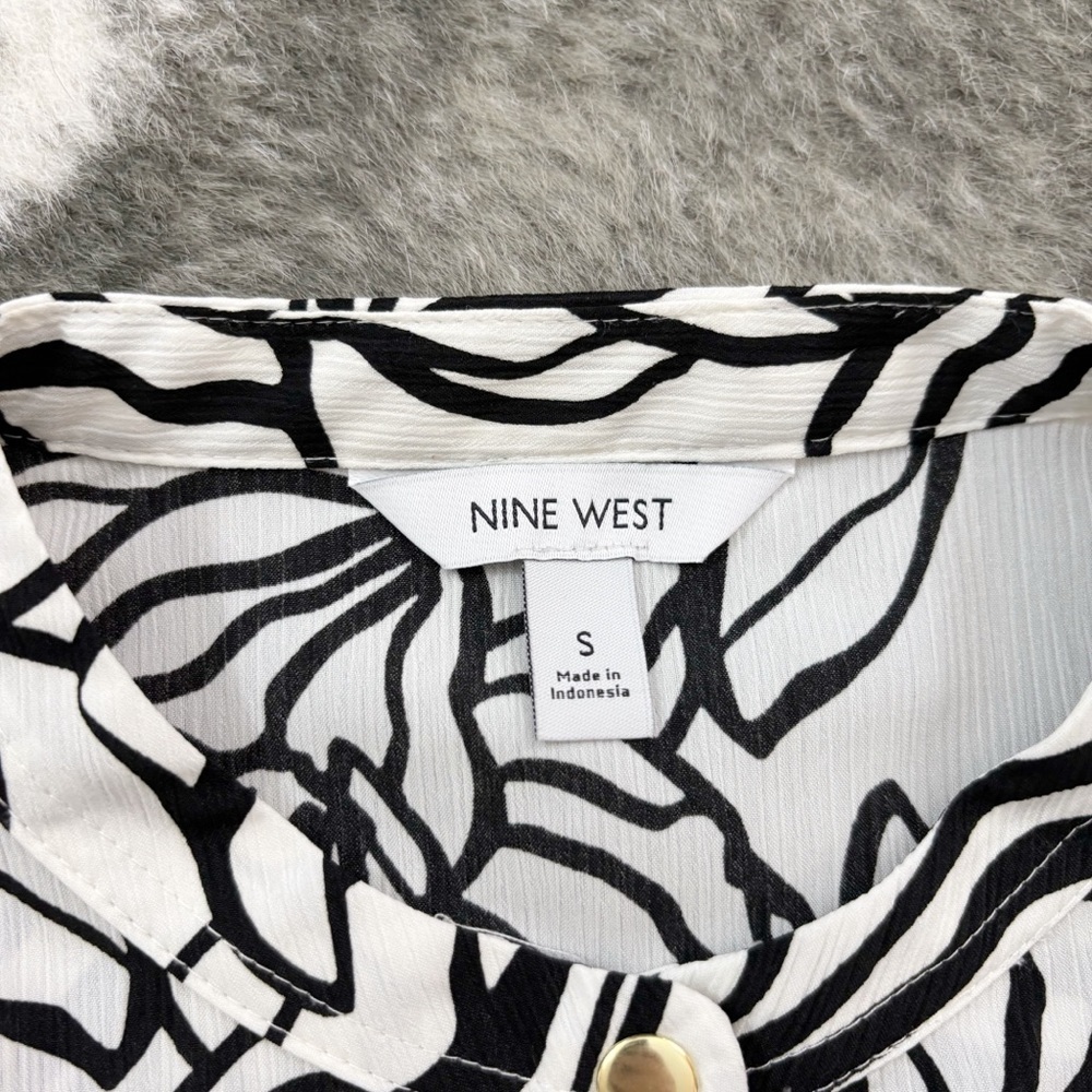NWT Nine West Ruffled Collar Sleeveless Button Down Top - Picture 4 of 11